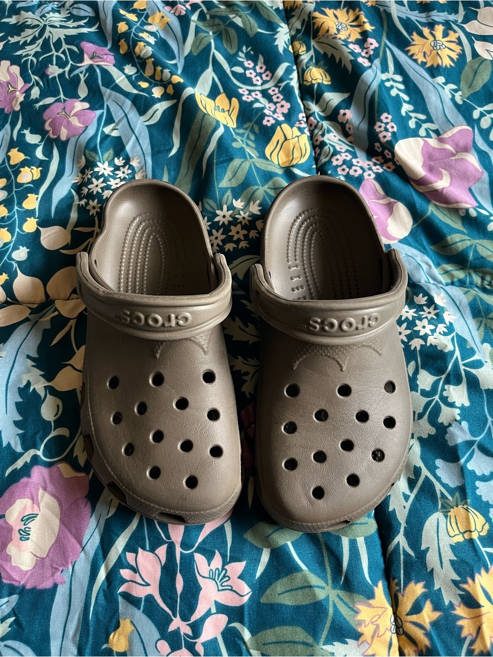 CROCS Classic Clog in Brown Women’s Size 6-7 Mens Size 4-5